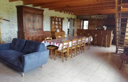 G&icirc;te n&deg;86G997 Genouill&eacute; - Vienne - Salon-salle &agrave; manger-cuisine