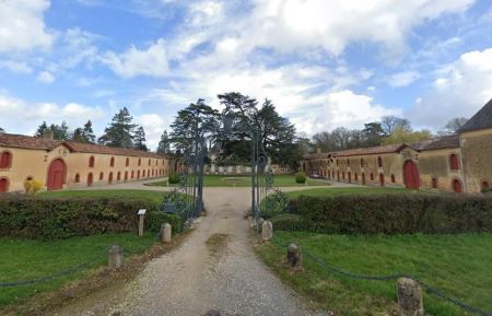 G&icirc;te n&deg;86G1332 B&eacute;ruges - Vienne - vue exterieur